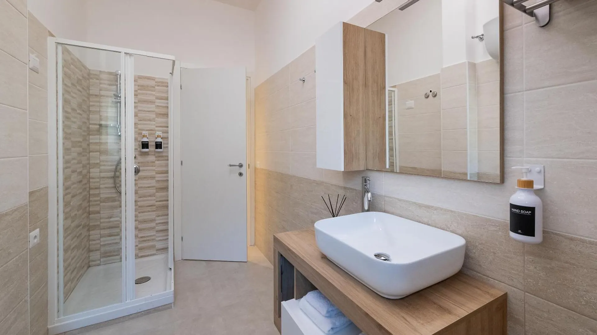 Luxury And Sweet Home-Metro Malatesta Rzym Dom wakacyjny